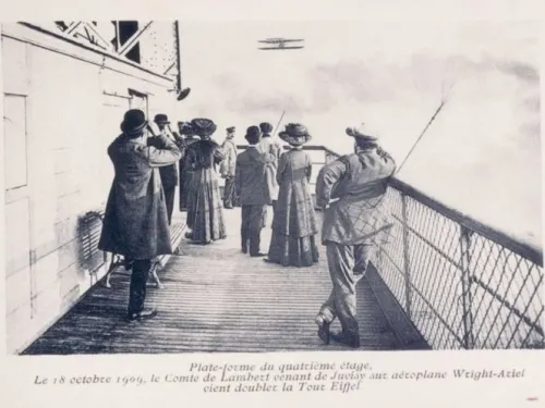 El día en que la Torre Eiffel vio por primera vez un avión