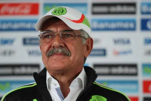 Alan Pulido descarta algún tipo de problemas con Ricardo Ferretti