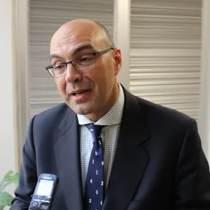 Gobernantes deben estar rodeados de personas profesionales para ser exitosos, dice Santiago