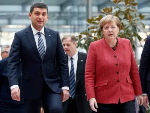 Pide Ucrania ayuda a Merkel por conflicto con Rusia
