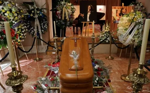 Miles de personas en Madrid dan el último adiós a Camilo Sesto