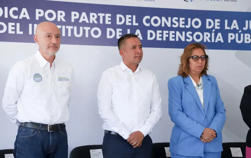 Reciben asesoría jurídica gratuita vecinos y vecinas de la delegación Atlixcáyotl