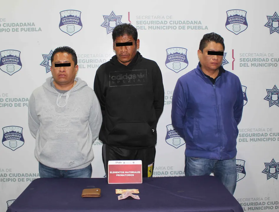 Detuvo policía municipal de Puebla a tres probables asaltantes de transeúntes