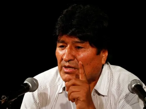 Demandan a Evo Morales por usurpación de funciones