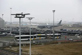 Retrasos y cancelaciones en aeropuerto de Bruselas se extienden hasta hoy domingo