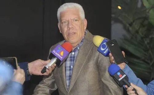 Abogado de Elba Esther acusa que un funcionario filtró información de su liberación