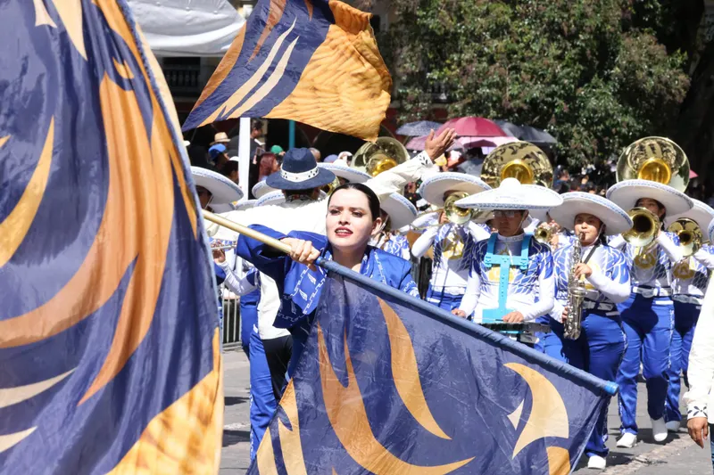 Puebla conmemora 215 años de Independencia con desfile cívico-militar; miles de familias disfrutan en ambiente de paz y orden