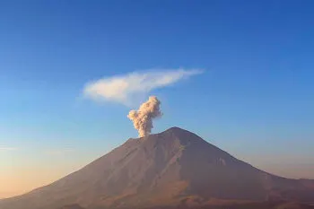En las últimas 24 horas, el volcán Popocatépetl tuvo nueve exhalaciones