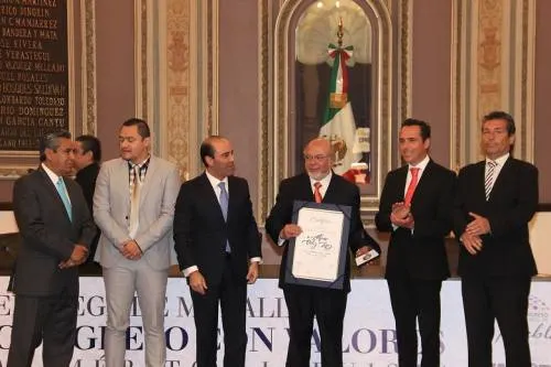 Congreso entrega medalla “Congreso con Valores” al mérito altruista