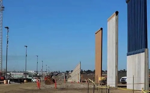 Inicia evaluación de prototipos del muro; exigen que reúnan características que solicitó Trump