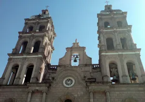 Estatales aseguran a persona que sustrajo dinero de la Catedral de Teziutlán