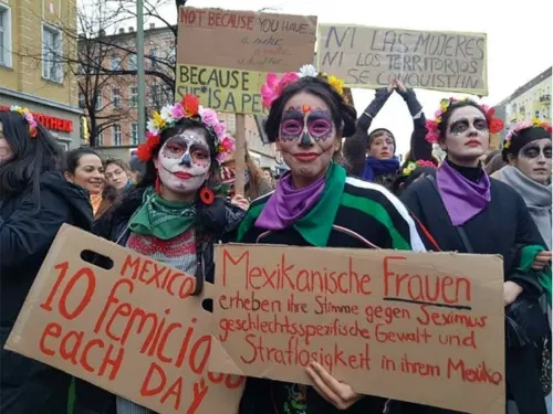 Mexicanas en Berlín unen fuerzas en la marcha del 8M