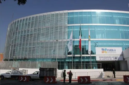 Detienen a dos hombres colombianos presuntamente dedicados a asalto a cuentahabientes