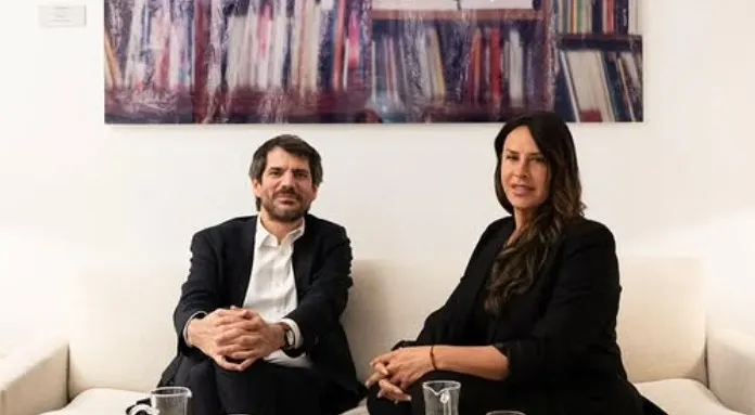 Ministro de Cultura de España se distancia de Karla Sofía Gascón tras la polémica por sus tuits