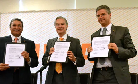 Se firma la beca Convenio Udlap – Canacintra