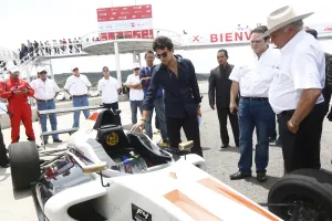 Ponen nombre de Sergio Pérez a curva del Miguel E. Abed