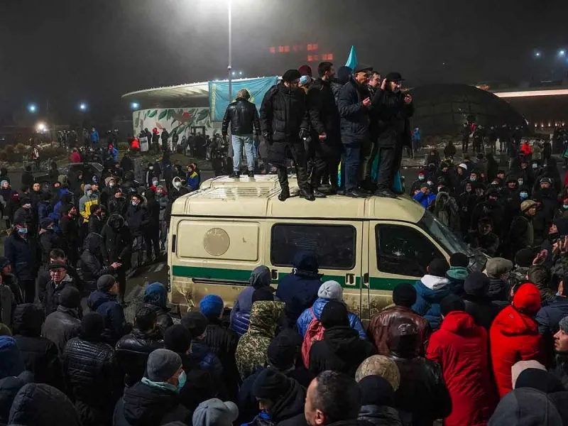 Mueren 8 agentes de seguridad durante protestas en Kazajistán