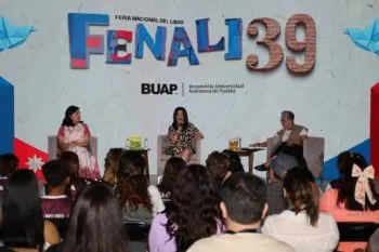 CDH Puebla presenta en la Fenali “El libro de Sofía”, en náhuatl, para prevenir violencia infantil en comunidades indígenas