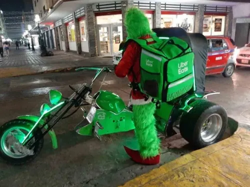 Captan a ‘El Grinch’ repartiendo comida de app en Tampico