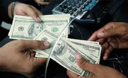 Promedian dólar en 17.75 pesos a la venta en aeropuerto de la ciudad