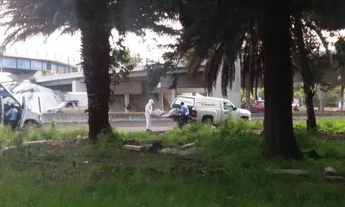 Hallan cadáver de una mujer en la  lateral de la autopista México-Puebla