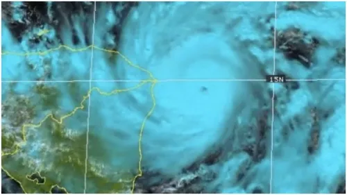 Eta se convierte en huracán categoría 4 en su trayecto hacia Centroamérica