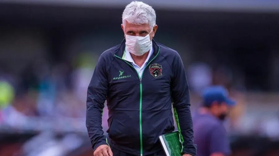 Sancionan al ‘Tuca’ Ferretti por comentarios machistas