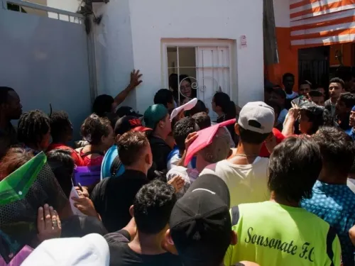 Un desastre y una burla, visita a estación migratoria de Tapachula: Muñoz Ledo