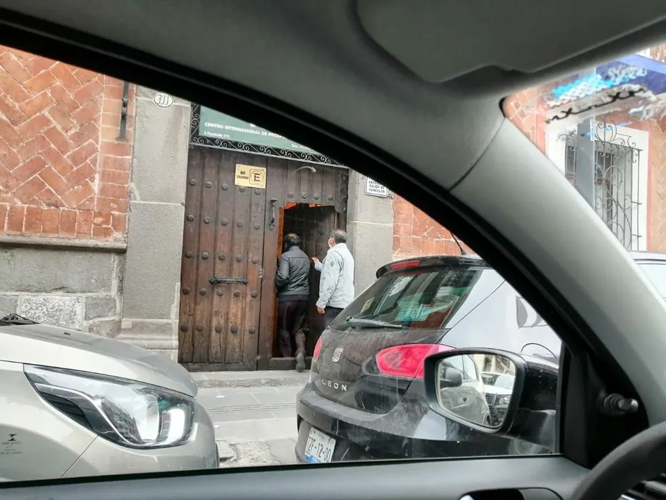 Con alerta máxima de Covid-19, Morena realiza reunión; no recibe a PC