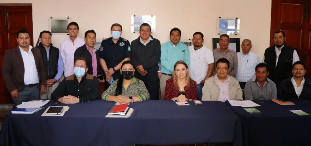 Sostiene Paola Angon reunión de seguridad con presidentes auxiliares