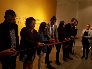 Luis Canseco exhibe propuesta basada en el grafito en el CCU BUAP