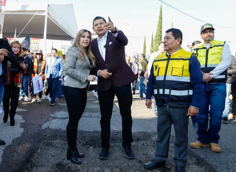 Con maquinaria estatal, Gobierno de Puebla reduce costos y cierra fuentes de saqueo en obra pública: Armenta