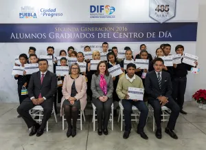 Gobierno Municipal entrega constancias a alumnos del Centro de Día