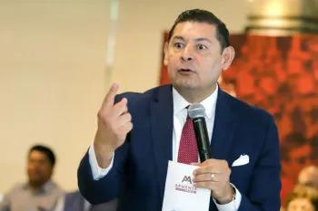 Alejandro Armenta avala multas del Cabildo de Puebla por pintar bardas