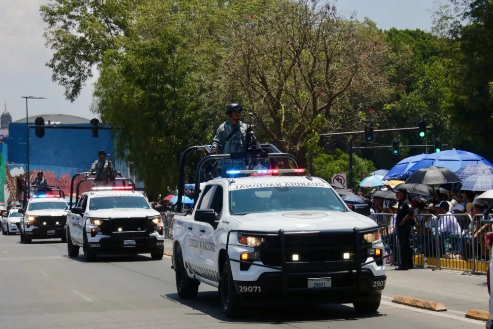 Saldo blanco durante Desfile Conmemorativo a la Batalla de Puebla