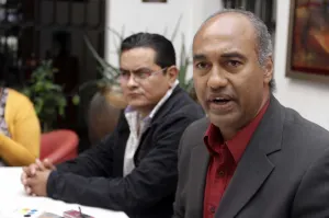 Perredistas promoverán expulsión de Roxana Luna