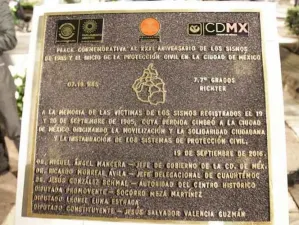 Develan placa por sismo de 1985, pero con error