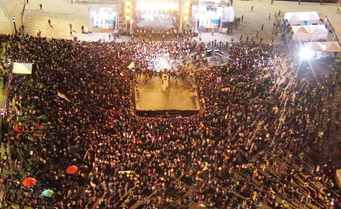 Miles marchan en Bogotá en apoyo a Gustavo Petro y contra sanciones de Donald Trump