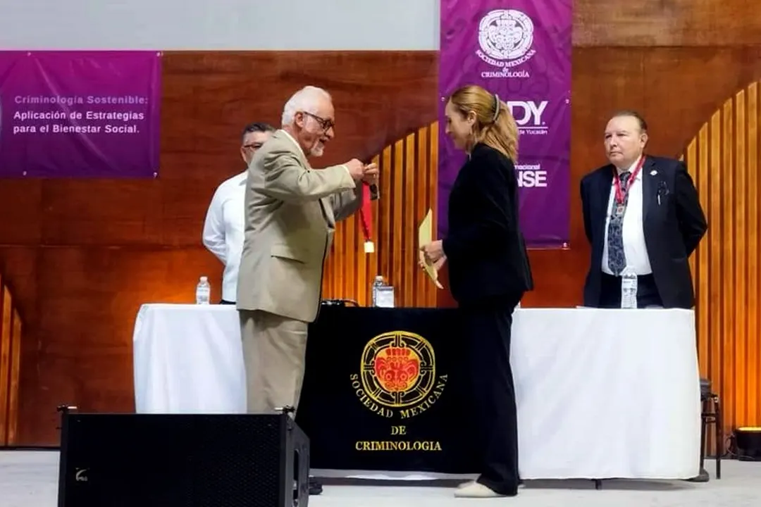 Luz Anyela Morales Quintero Medalla Al Merito Criminologico Alfonso Quiroz Cuaron