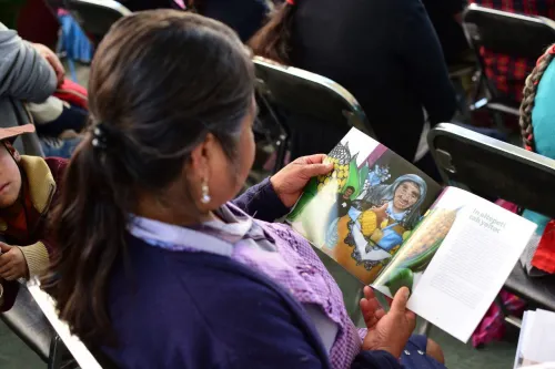 Presentan libro en náhuatl sobre la identidad cultural de las juntas auxiliares