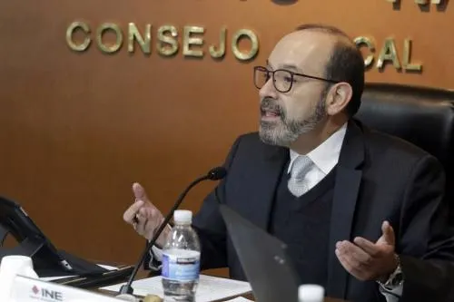Iniciará INE investigación de campaña negra en contra de AMLO