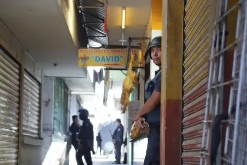 Realizan operativo relámpago en el mercado Morelos, buscan mercancía ilegal y drogas