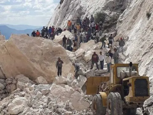 Suman tres los muertos por derrumbe de mina en Hidalgo