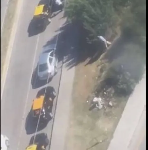 Denuncian a taxistas por orinarse en la lateral de la Via Atlixcáyotl