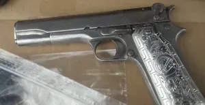 Seguridad Pública aseguró un vehículo con armamento