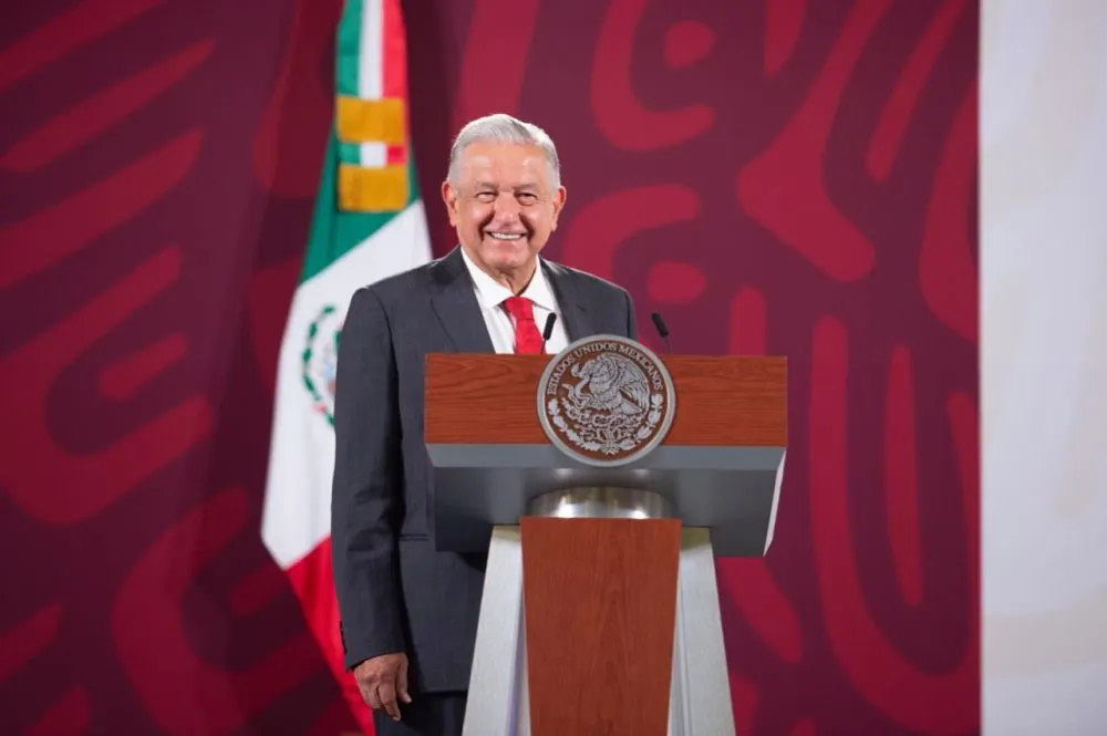 Ordena el INE a AMLO borrar mañanera y ceremonia desde el AIFA