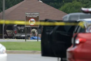 A tiros matan militares de EEUU a sujeto armado en Base Aérea