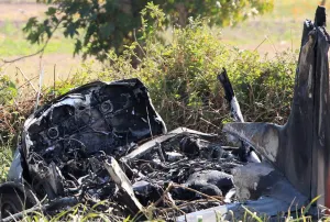 Mueren dos personas tras caer avioneta de Sedena en Chiapas