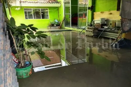 Se inundan casas en la colonia Minerales del Sur