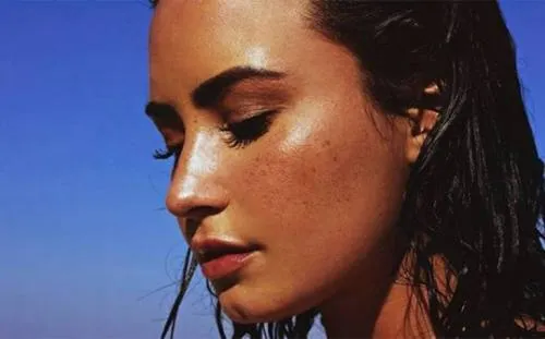 Demi Lovato reaparece y dedica emotivas palabras a sus fans